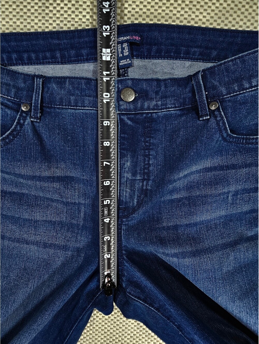 Isaac Mizrahi Live Womens 16P Petite Capri Jeans Stretch Denim Blue 24 Inseam - Picture 8 of 9
